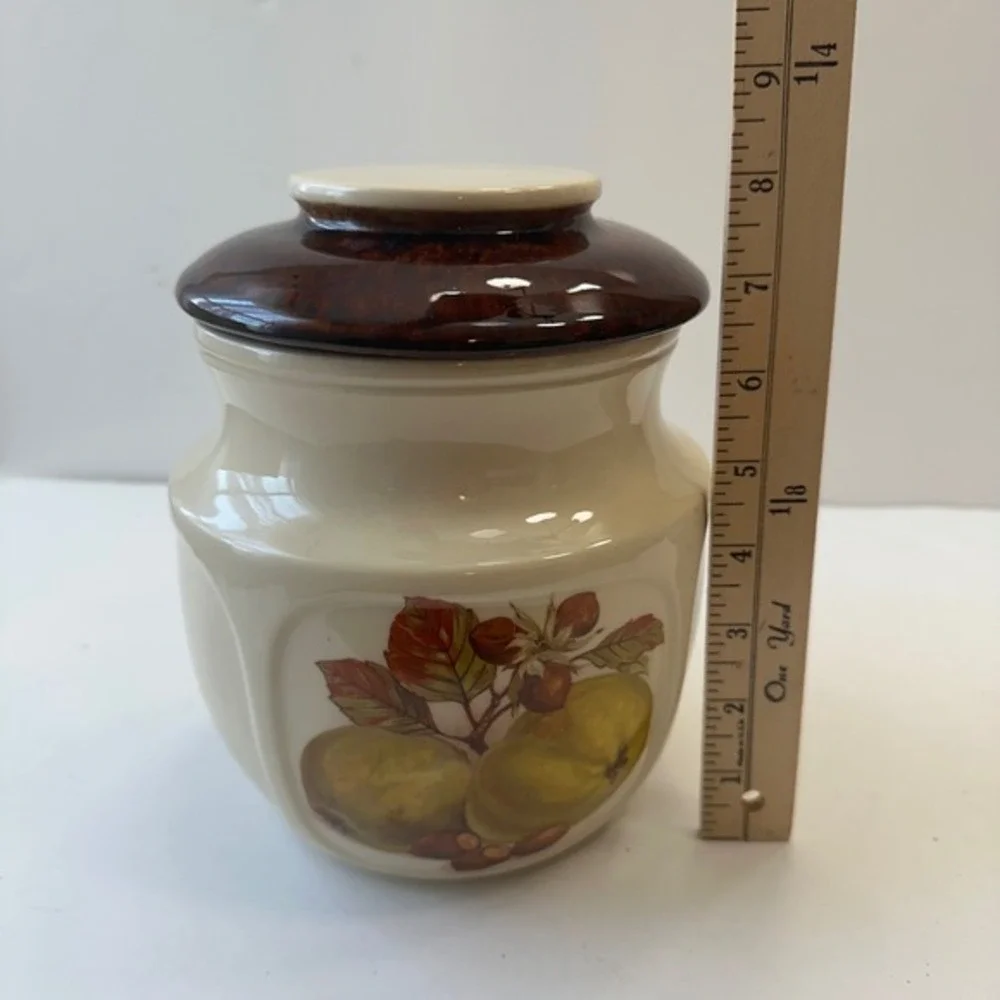 Vintage USA‎ Ceramic Kitchen Canister Jar Apple Hazelnut Decor Storage